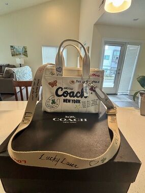 NEW! Coach Field Tote Souvenir Patch Canvas Bag M2457 CAM64 Seasonal. SOLD OUT!!